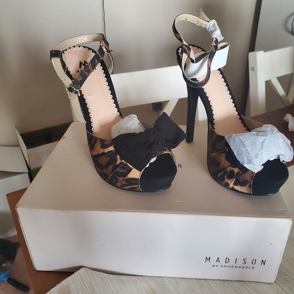 BNIB Platform heels - Picture 2 of 3